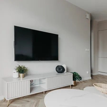 شقة Balcony & Parking, Modern Elegant Apartment! Near Tram *