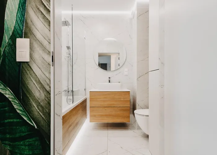 Lejlighed Balcony & Parking, Modern Elegant Apartment! Near Tram *