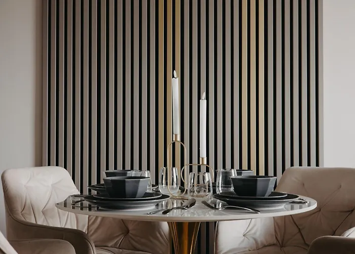 Balcony & Parking, Modern Elegant Apartment! Near Tram Lejlighed *