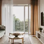 아파트 Balcony & Parking, Modern Elegant Apartment! Near Tram 브로츠와프