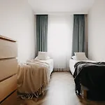 아파트 Balcony & Parking, Modern Elegant Apartment! Near Tram