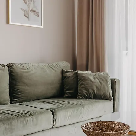 Balcony & Parking, Modern Elegant Apartment! Near Tram Wroclaw