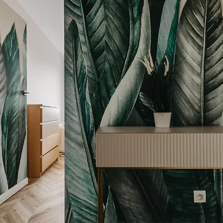 Apartman Balcony & Parking, Modern Elegant Apartment! Near Tram Wrocław