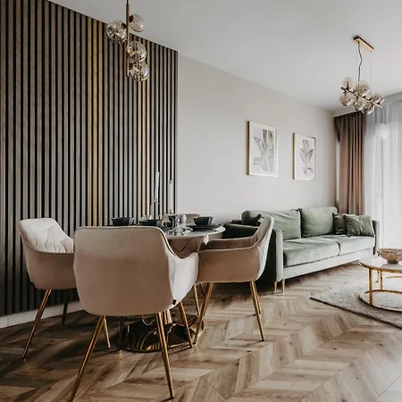 Balcony & Parking, Modern Elegant Apartment! Near Tram Apartament *