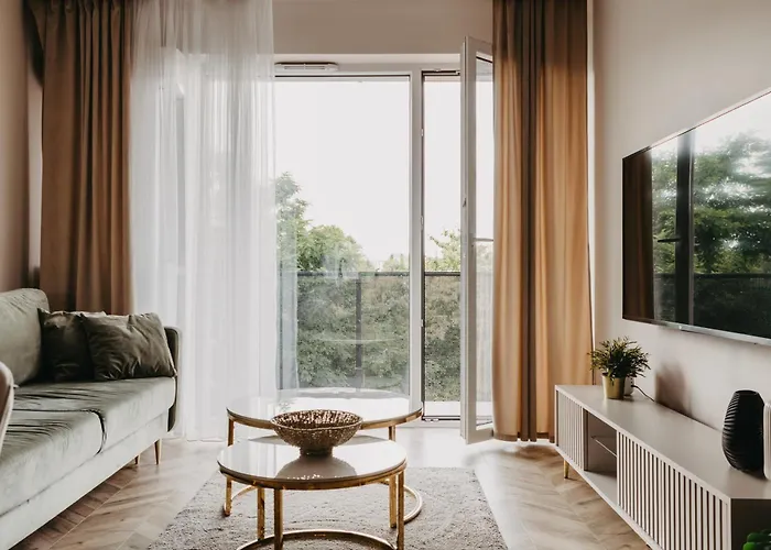 Apartment Balcony & Parking, Modern Elegant Apartment! Near Tram Wroclaw