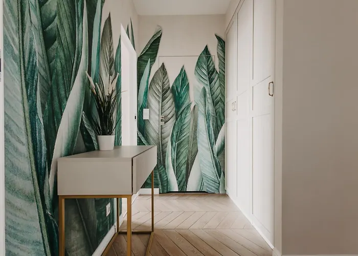 Balcony & Parking, Modern Elegant Apartment! Near Tram * ヴロツワフ