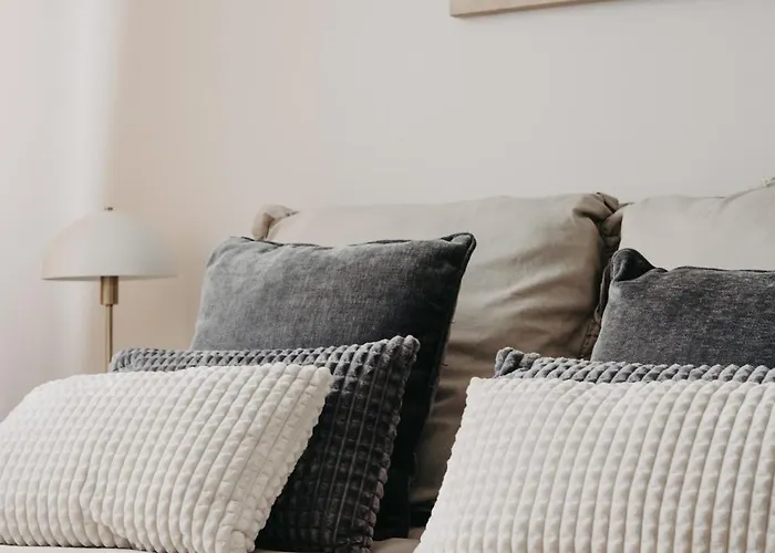 Balcony & Parking, Modern Elegant Apartment! Near Tram Wroclaw