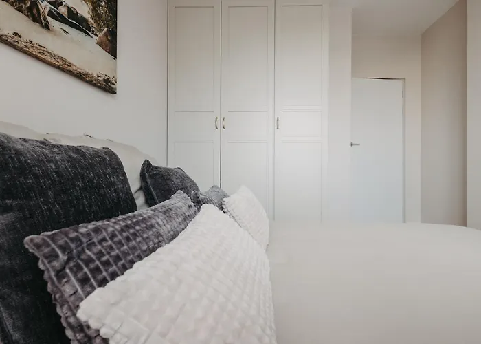 Balcony & Parking, Modern Elegant Apartment! Near Tram アパート ヴロツワフ